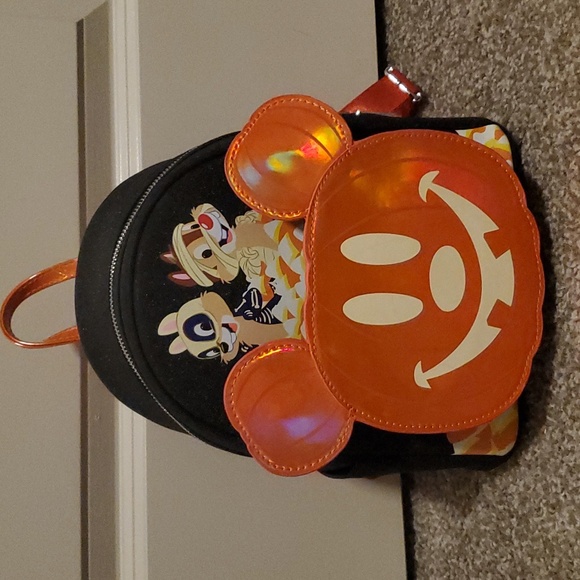 Exclusive Loungefly Halloween Chip N Dale Pumpkin Glow Mini Backpack - Picture 3 of 7